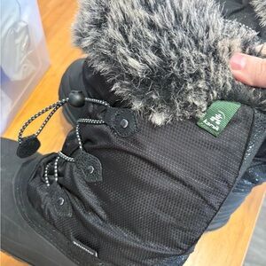 2/20$🍞Black Fur-Lined Winter Boots Kamik